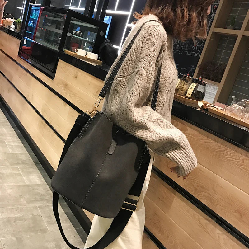 Sac Seau en Cuir Brossé